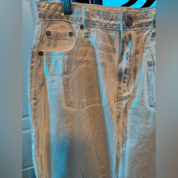 Boohoo WHITE WITH METALLIC COATED SPLIT FRONT DENIM MAXI SKIRT - Picture 7 of 16